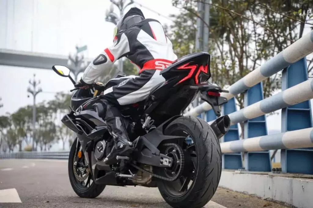 RR660S Exterior - Rear