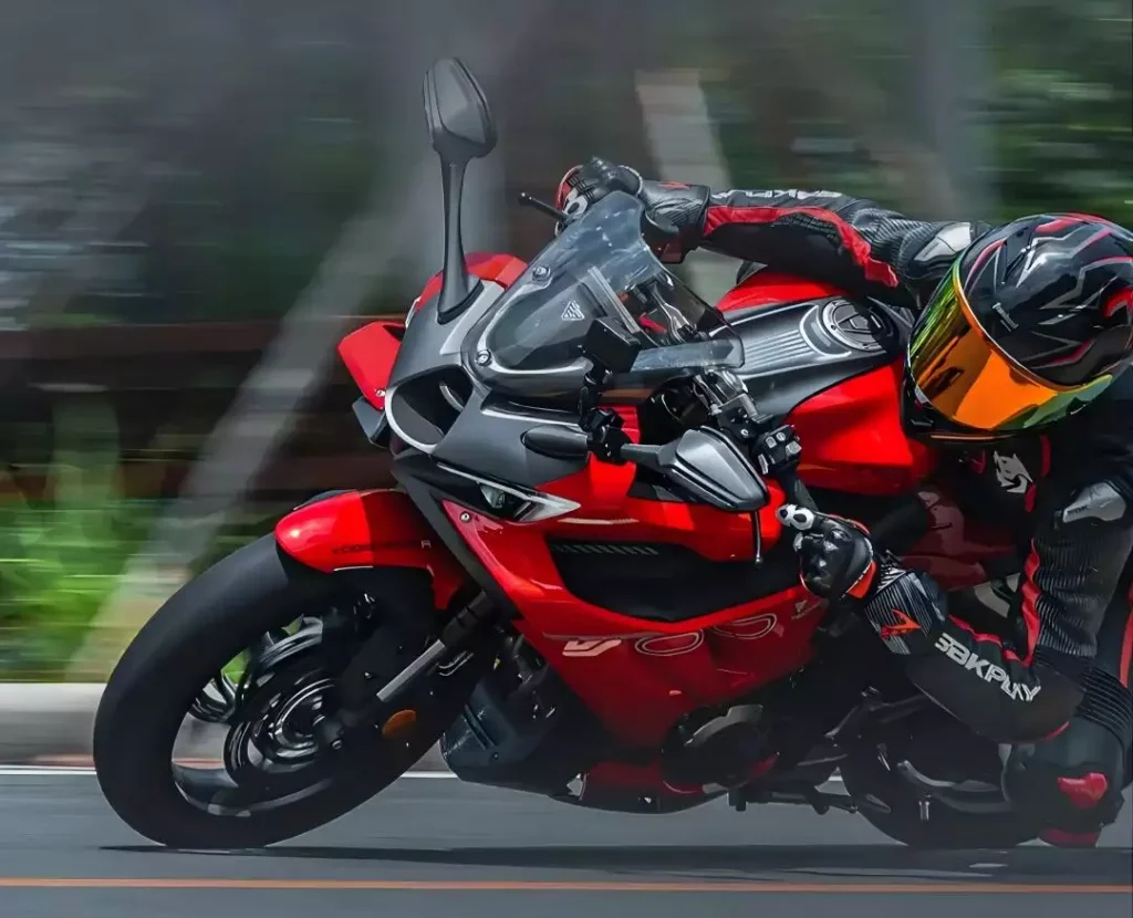 Riding VOGE RR500S