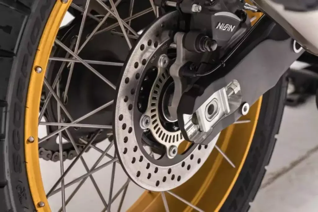 Wheels of DS800X Rally4
