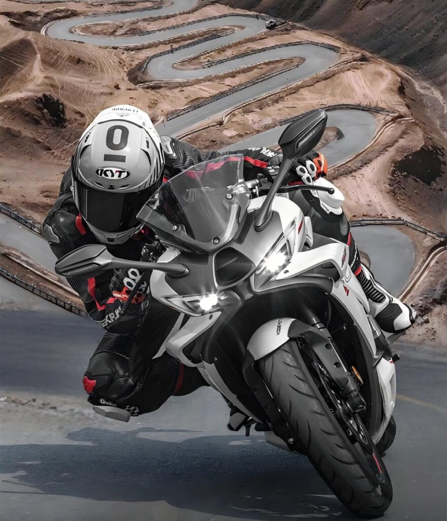 VOGE RR500S on the Road